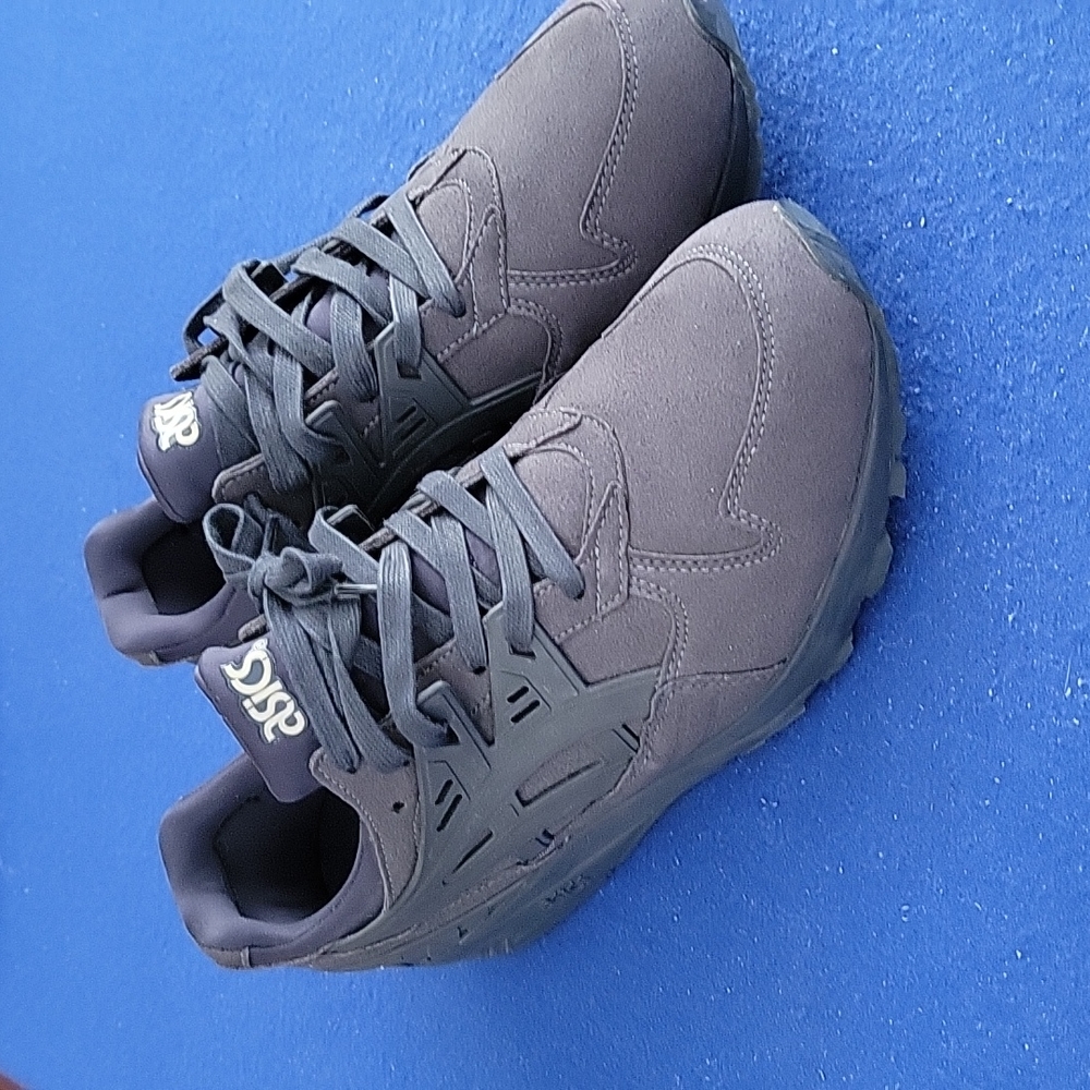 Size 9 1/2 men's Asics shoes